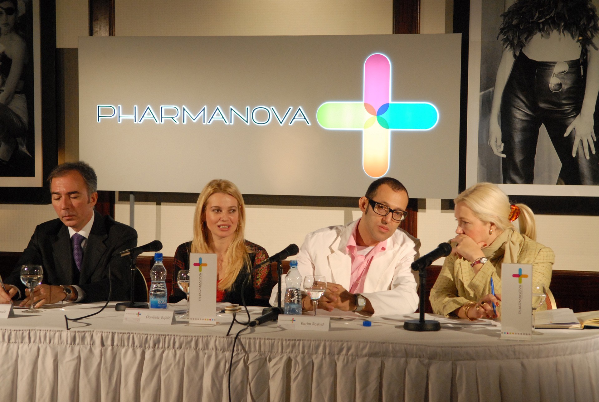 Pharmanova Logo